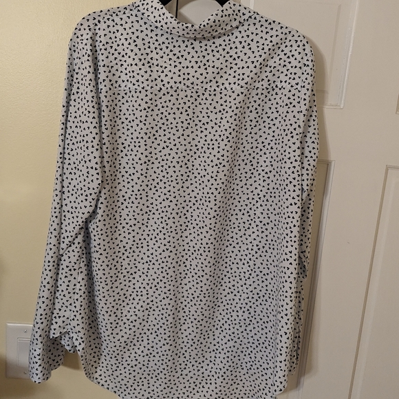 🖤 2/$20 NWT Heart Button Down 🖤 - Picture 4 of 5